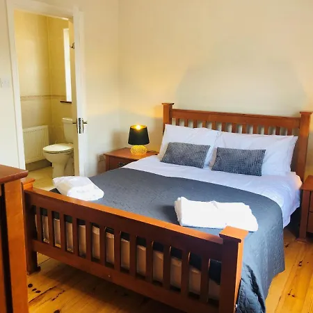 Modern Bright Detached Just A Short Stroll From Town בית נופש *