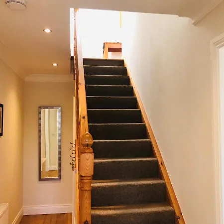 בית נופש Modern Bright Detached Just A Short Stroll From Town *