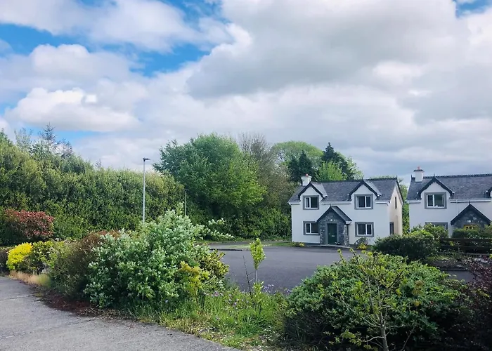 בית נופש Modern Bright Detached Just A Short Stroll From Town