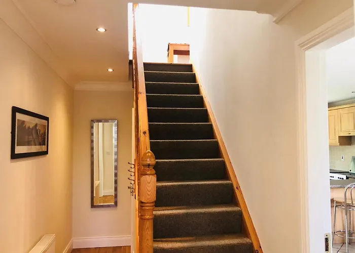 Dom wakacyjny Modern Bright Detached Just A Short Stroll From Town *