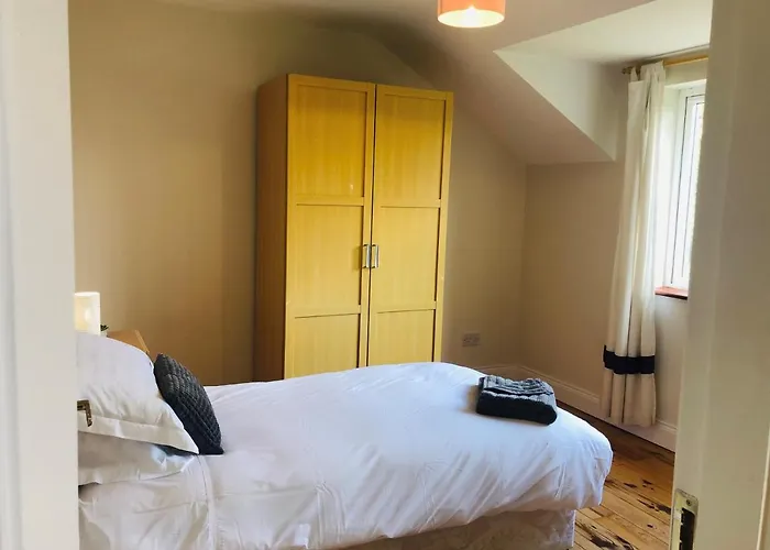 Modern Bright Detached Just A Short Stroll From Town * קנמארה