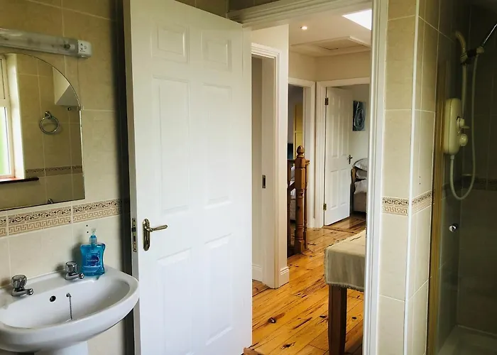 Modern Bright Detached Just A Short Stroll From Town Dom wakacyjny *